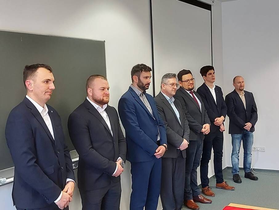 Madarász Csaba, az óvári precíziós állattenyésztési és takarmányozási szakmérnök képzés kettes csoportjának 2026. januári szakvizsgáján, a kép bal oldalán